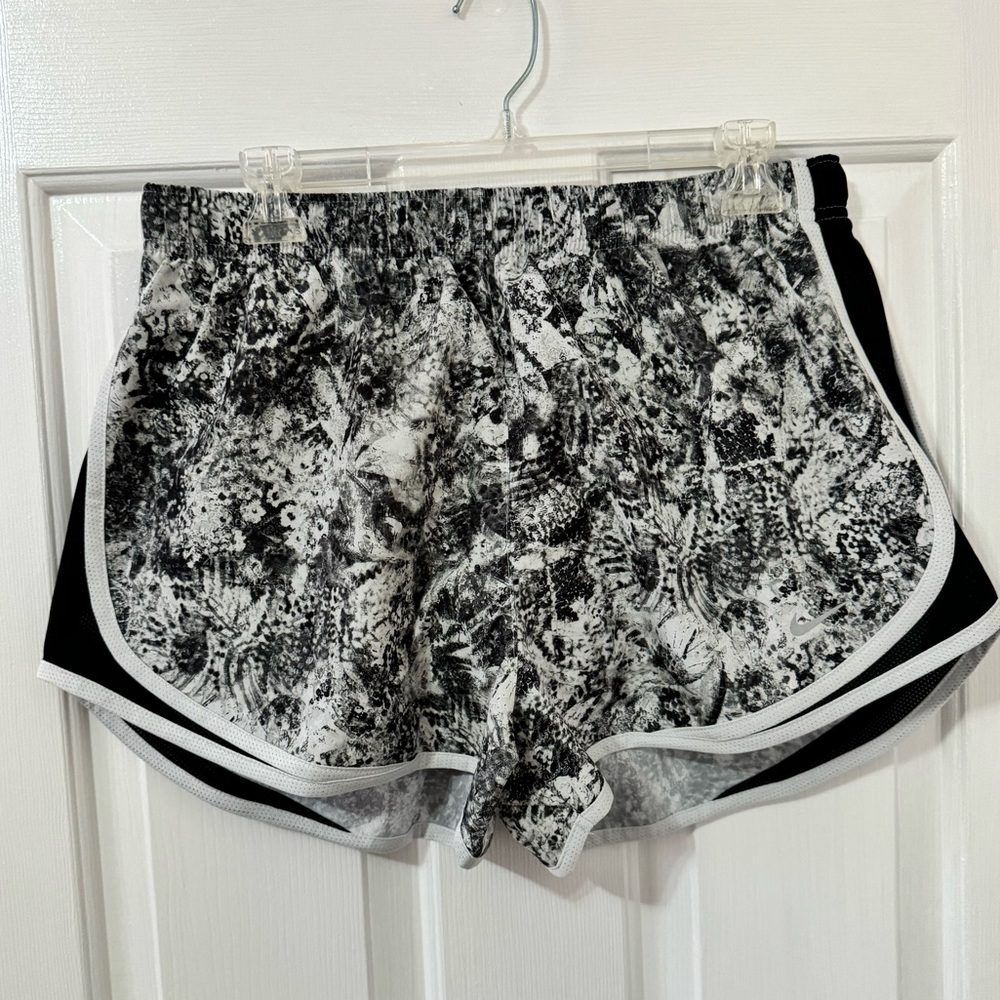 Nike Shorts - Picture 2 of 4